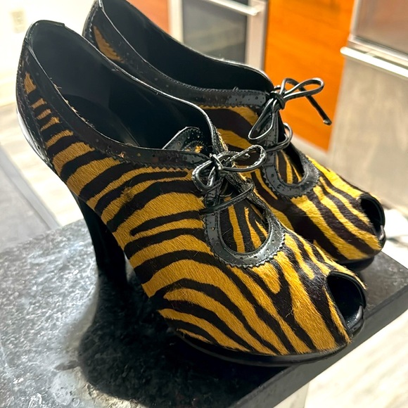 Fendi Zebra Print pony hair Size 7 1/2 - Picture 13 of 15